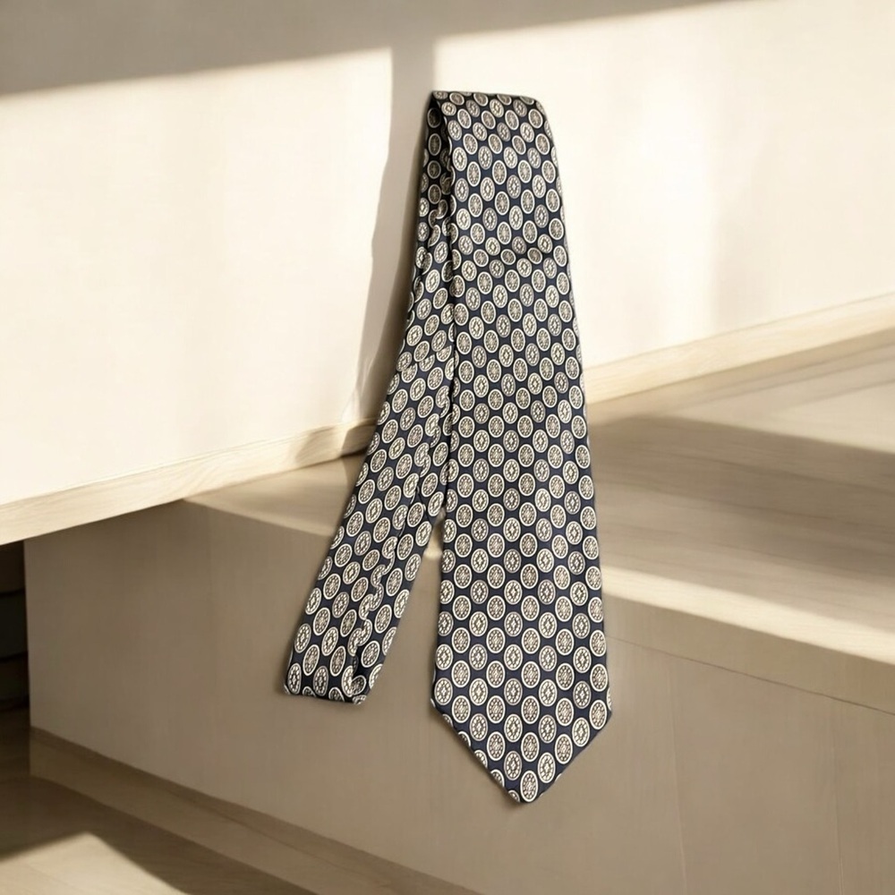 Givenchy men’s gray pattern silk tie